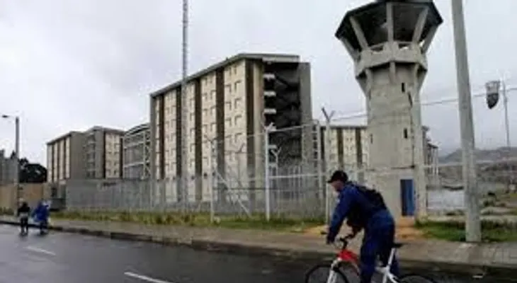 La red mafiosa de Bogotá que ofrece prostitutas, mariachis, whisky a carcelarios narcos, políticos y guerrilleros
