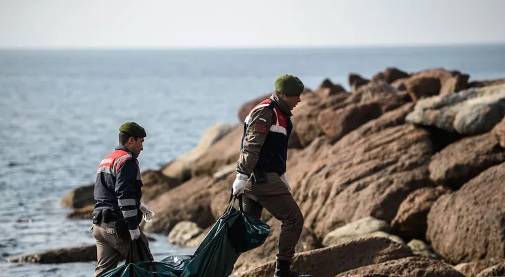 Nueva tragedia en el Mediterráneo deja 33 inmigrantes muertos, incluidos varios niños