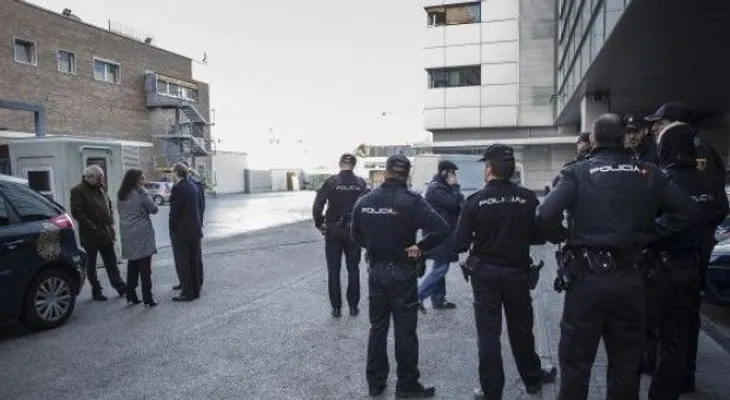 Desalojan sede del periódico El País por paquete sospechoso