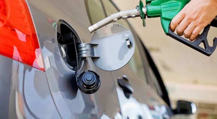 La gasolina premium es más cara, pero ofrece muchos mejores beneficios que la regular