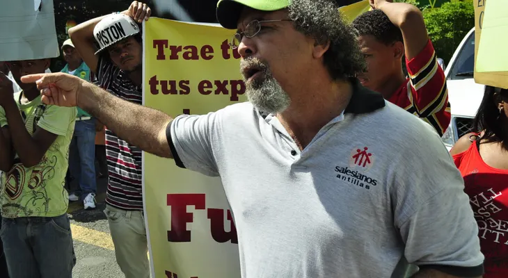 Proponen al padre Rogelio que asuma candidatura presidencial 