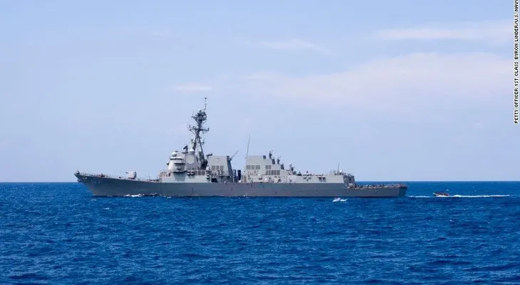 EE.UU. desafía a China: buque de guerra navega por aguas disputadas