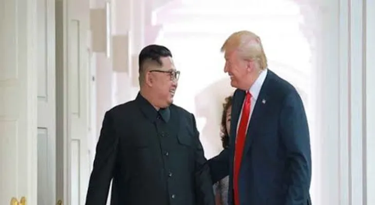 Trump pide que los fotografíen "guapos" y "delgados", y la reacción de Kim se vuelve viral 