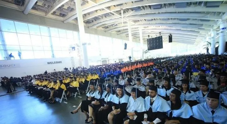 UNAPEC gradúa 1,104 profesionales en ceremonia por su 50 aniversario