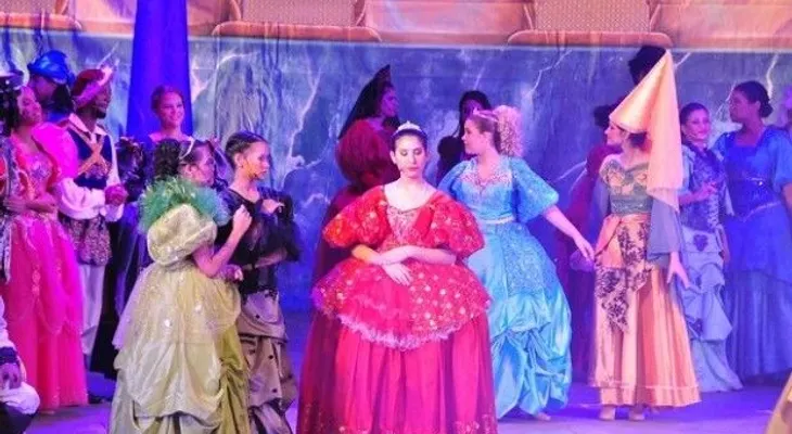 3,500 niños disfrutaron el musical La Cenicienta
