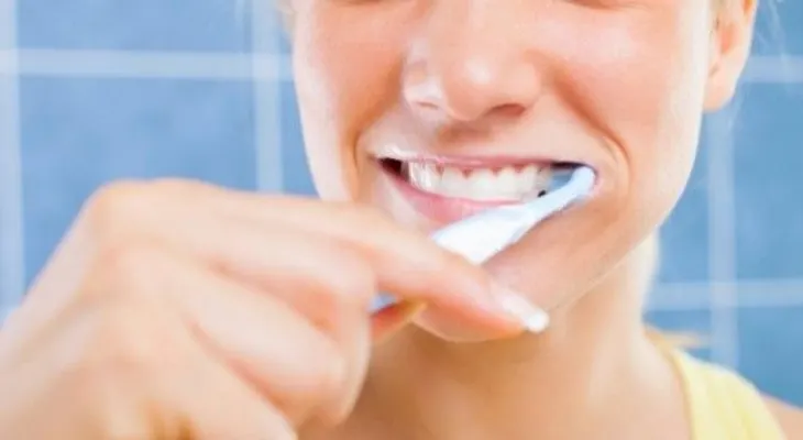 Limpiarte los dientes con vinagre
