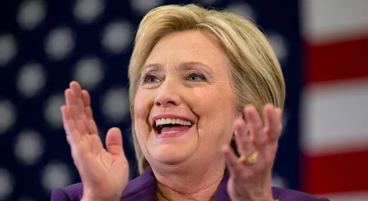 Clinton vence por la mínima a Sanders en Iowa