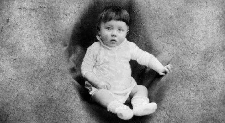 Encuesta escandalosa en EE.UU.: "¿Asesinaría a Hitler cuando era bebé?"