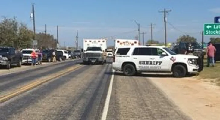 Al menos 27 muertos y docenas de heridos deja el tiroteo en iglesia de Texas