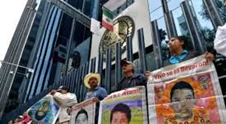 Tres años sin respuestas: México conmemora con dolor la desaparición de los 43 de Ayotzinapa