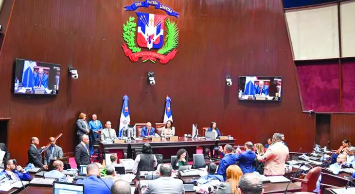 Legisladores del PRM encabezan ausencias y excusas sin recibir sanciones