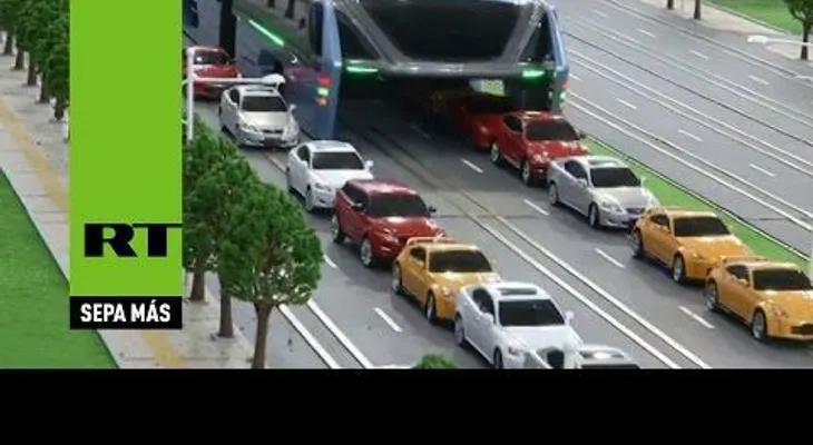 El fracaso del siglo: ¿Por qué el "autobús antiatascos" causa el caos en China? (VIDEO)
