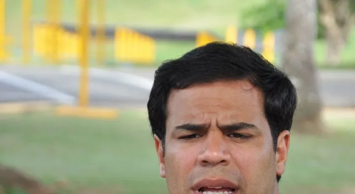 Piden a la clase artística no asistir al programa "Más Roberto" (VIDEO)