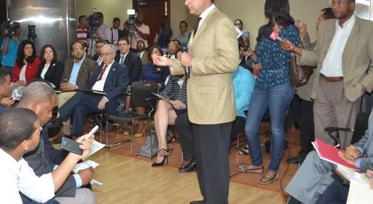 Sigue rechazo de sectores a la Ley de Notario