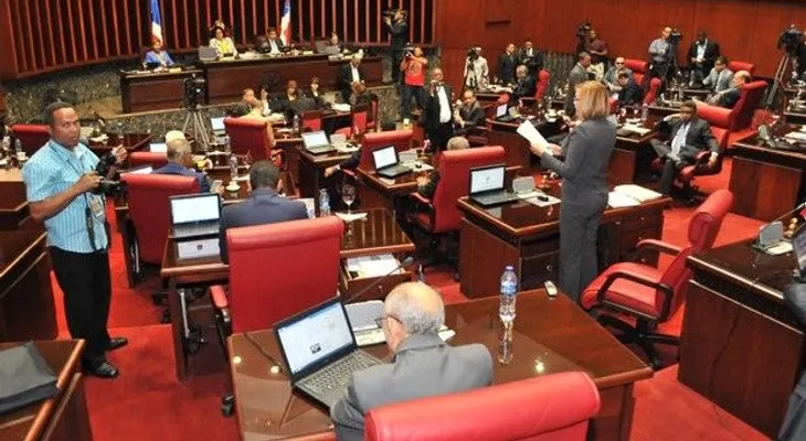 Senadores danilistas y leonelistas se enfrentan 
