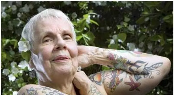 Daños de los tatuajes al envejecer
