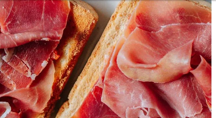Nutricionista aconseja fruta con proteína en el desayuno