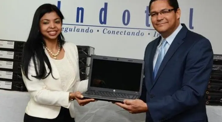 Indotel entrega 25 laptops a Fiscalía DN para digitalizar expedientes 
