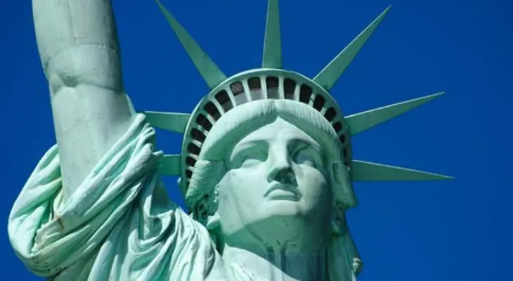 La Estatua de la Libertad puede ser deportada
