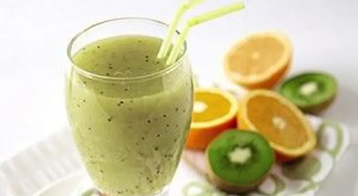  Jugo de kiwi y naranja para regenerar la piel y mejorar la salud en general