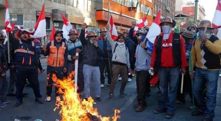 Ciudad minera mantiene paro contra gobierno de Morales 