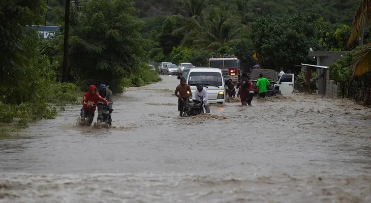 Vaguada deja 105 viviendas dañadas y 30 comunidades incomunicadas en República Dominicana
