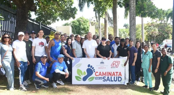 Franklin García Fermín lidera 'Caminata por la Salud' en Jardín Botánico