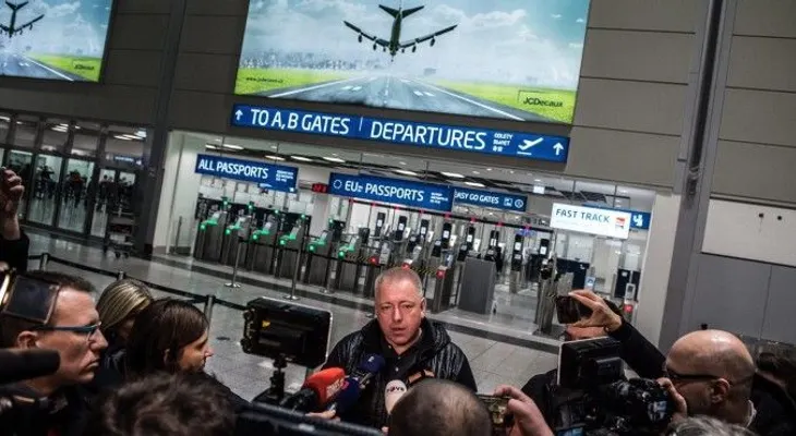 Avión polaco aterriza de emergencia en Praga por amenaza de bomba de pasajero
