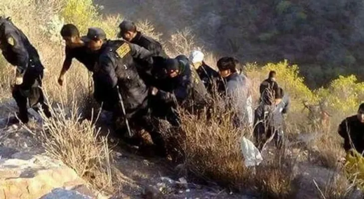 Un bus cayó por un precipicio en Perú y murieron al menos 12 policías