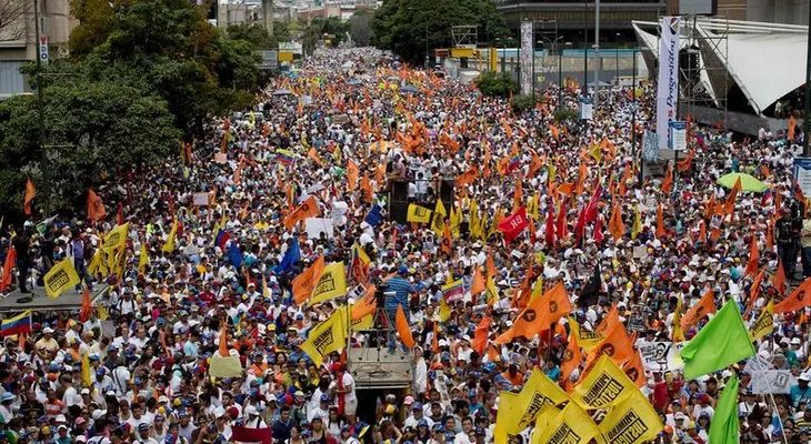 Multitudinaria manifestación opositora exige libertad detenidos en Venezuela