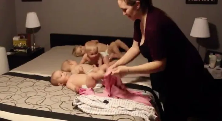 Un VIDEO de una madre alistando a sus cuatro hijos se vuelve viral