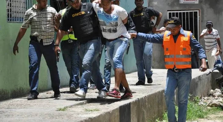 DNCD apresa 5 hombres y 2 mujeres operaban puntos de drogas