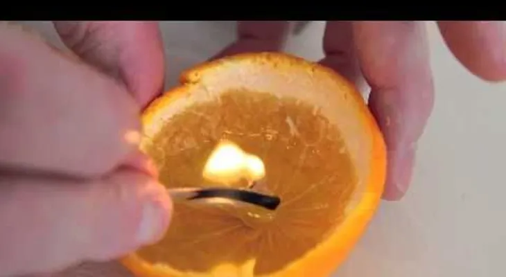 Mi vecina echaba siempre aceite de oliva en una mandarina, y cuando descubrí su secreto corrí a mi casa para hacerlo yo también (VIDEO)