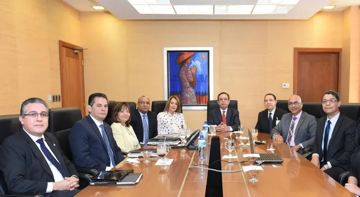 Gobernador Valdez Albizu conoce proyecto minero Romero