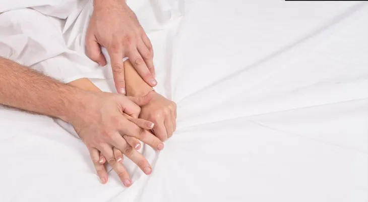Estas son las razones por las que jóvenes tienen ahora menos sexo casual
