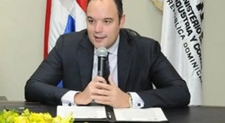 Ministro de Industria y Comercio sostiene libre competencia en el mercado es clave para rebaja de precios