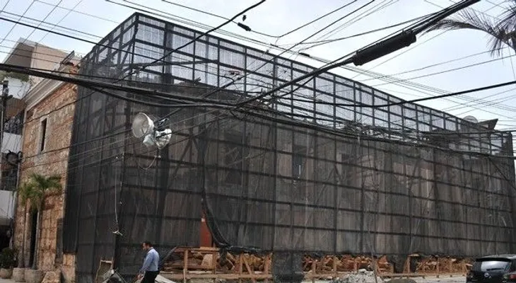 Estado de hotel y excavaciones provocaron su derrumbe
