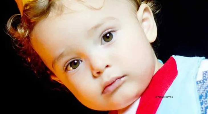 Niño de un año mata a serpiente venenosa a mordiscos