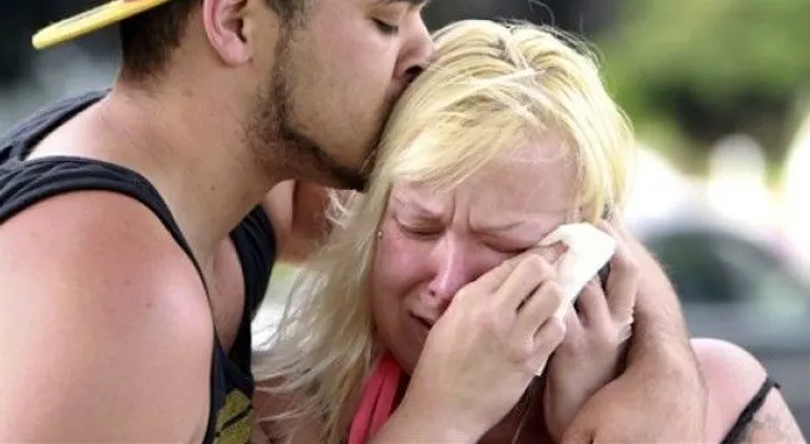 Mueren 2 personas en una balacera en escuela de EEUU