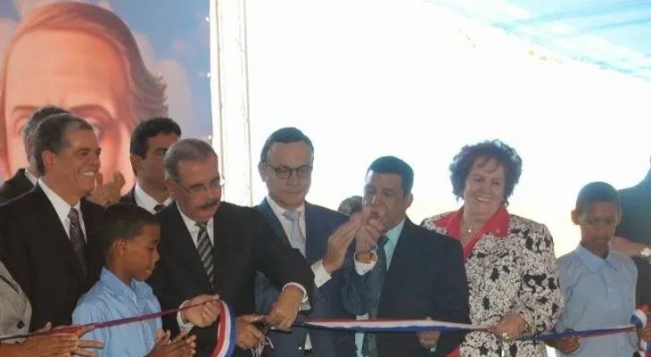 Presidente Medina inaugura 5 escuelas en El Seibo