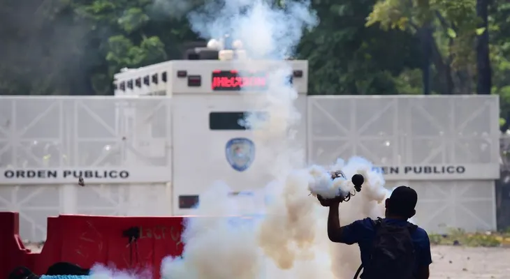 35 muertos en un mes de protestas en Venezuela