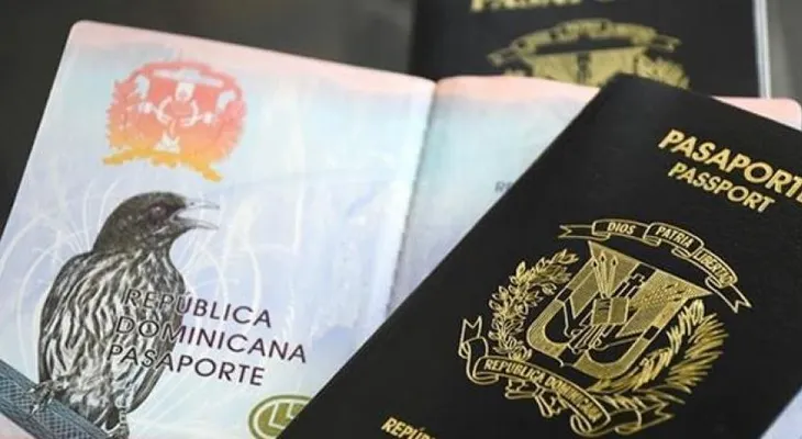 Experto advierte que viajar solo con copia del pasaporte puede acarrear multas de hasta 2,000 euros