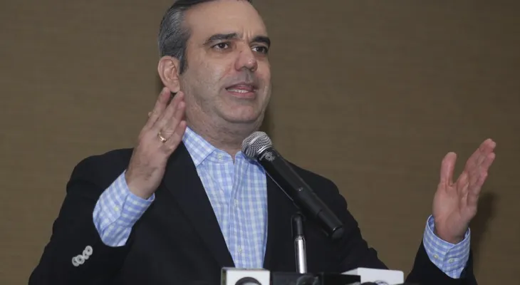 "El PLD debe parar vocación a irrespetar la Constitución", dice Abinader