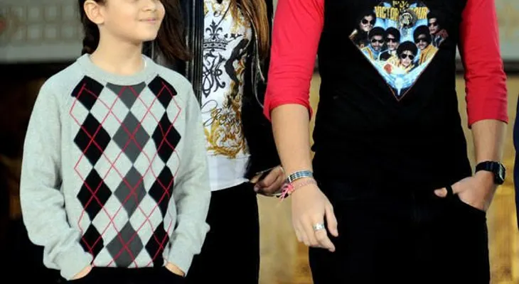 Hijo menor de Michael Jackson se cambia de nombre 
