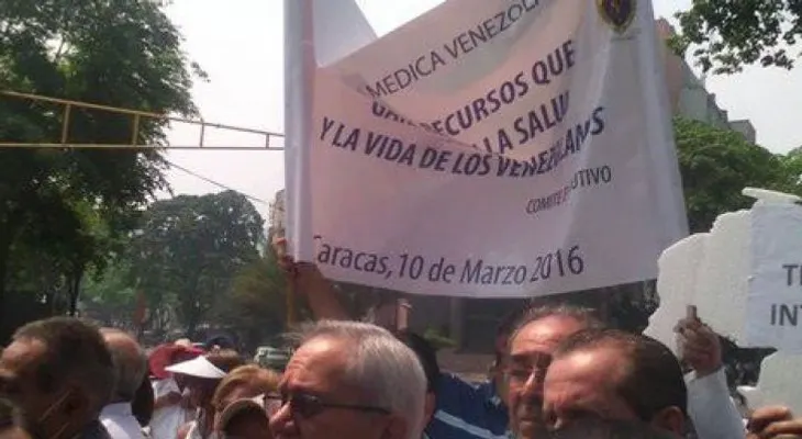 Médicos protestaron en la Sadel contra del "holocausto de salud" este #13A
