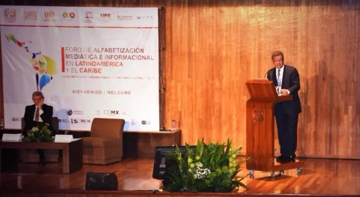Leonel aboga por tecnología para impulsar educación y lengua española 