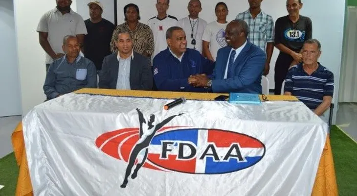 Inefi y FDAA firman acuerdo de atletismo escolar