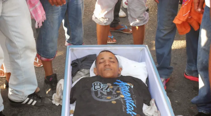 Joven es ultimado a tiros por la espalda en Barahona