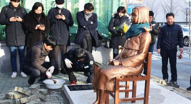 Una controvertida estatua de una "mujer de confort' desata la tensión diplomática entre Corea del Sur y Japón
