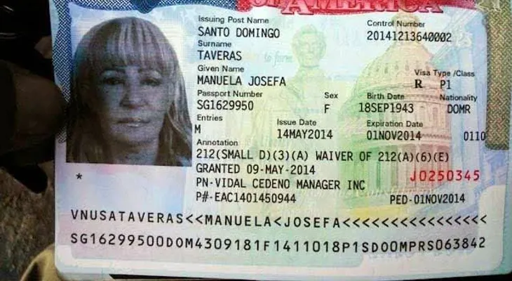 Fefita, de 71 años, insistió tanto que lo logró; recibe su pasaporte visado